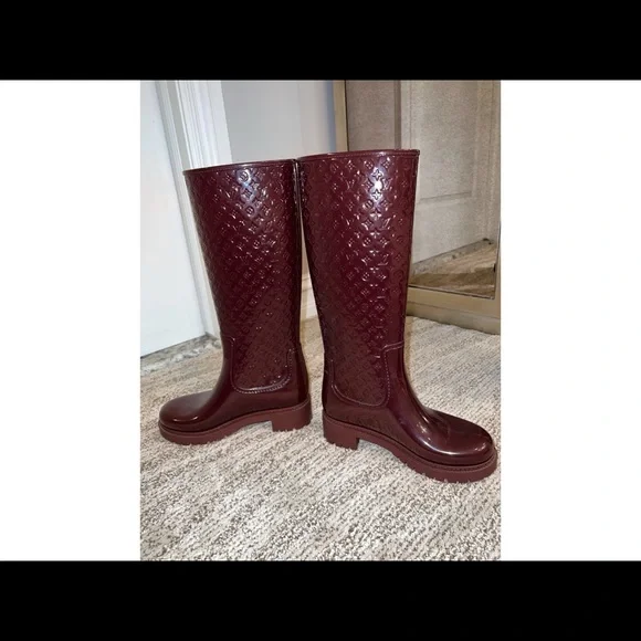 Authentic Louis Vuitton burgundy rain boots - Picture 3 of 6